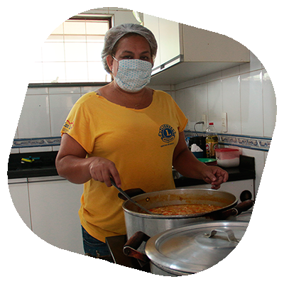 Foto da Cozinheira Casa Lar Lions